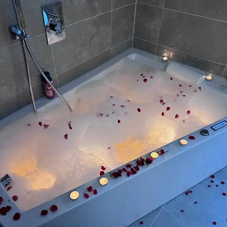 Seeglueck Seesehnsucht - Exklusive Mit Kamin Whirlpool-badewanne Und Seeblick Auf Der Halbinsel Hoeri *