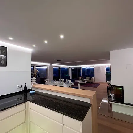 アパート Seeglueck Seesehnsucht - Exklusive Mit Kamin Whirlpool-badewanne Und Seeblick Auf Der Halbinsel Hoeri *