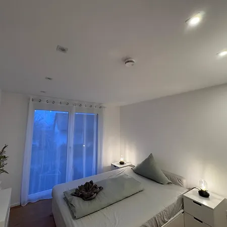 Apartment Seeglueck Seesehnsucht - Exklusive Mit Kamin Whirlpool-badewanne Und Seeblick Auf Der Halbinsel Hoeri *