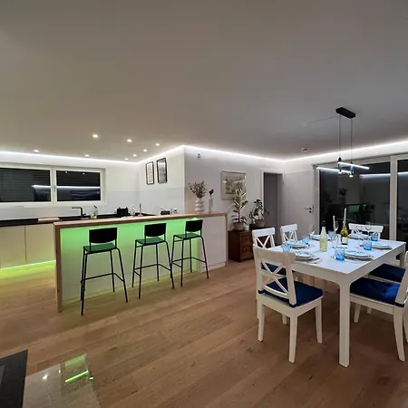 Seeglueck Seesehnsucht - Exklusive Mit Kamin Whirlpool-badewanne Und Seeblick Auf Der Halbinsel Hoeri Apartment Gaienhofen (Baden-Wurttemberg)