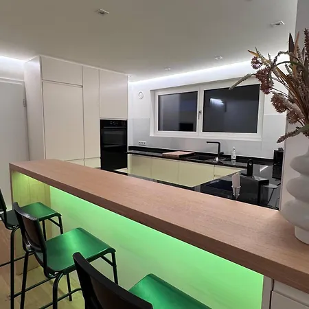 アパート Seeglueck Seesehnsucht - Exklusive Mit Kamin Whirlpool-badewanne Und Seeblick Auf Der Halbinsel Hoeri