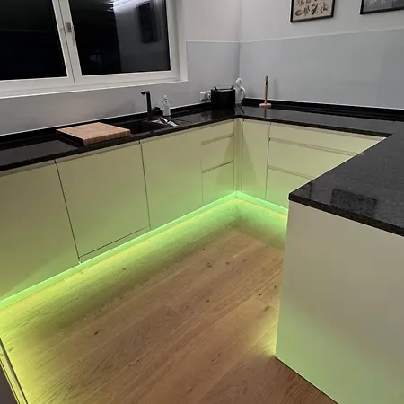 Apartment Seeglueck Seesehnsucht - Exklusive Mit Kamin Whirlpool-badewanne Und Seeblick Auf Der Halbinsel Hoeri *