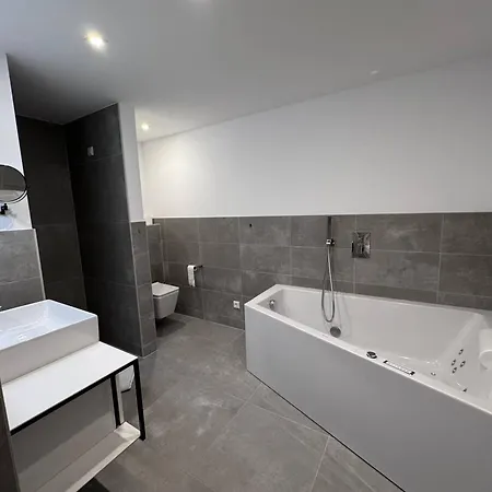 Seeglueck Seesehnsucht - Exklusive Mit Kamin Whirlpool-badewanne Und Seeblick Auf Der Halbinsel Hoeri アパート