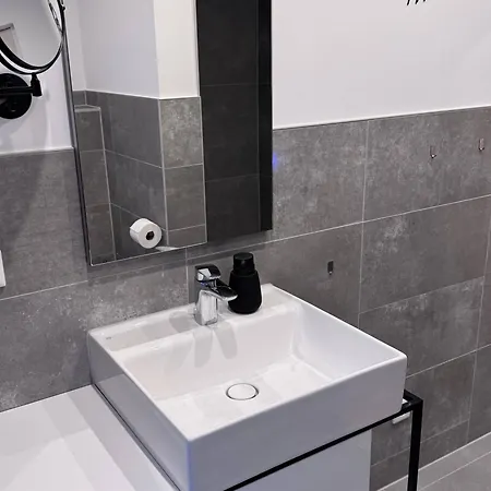 Apartment Seeglueck Seesehnsucht - Exklusive Mit Kamin Whirlpool-badewanne Und Seeblick Auf Der Halbinsel Hoeri